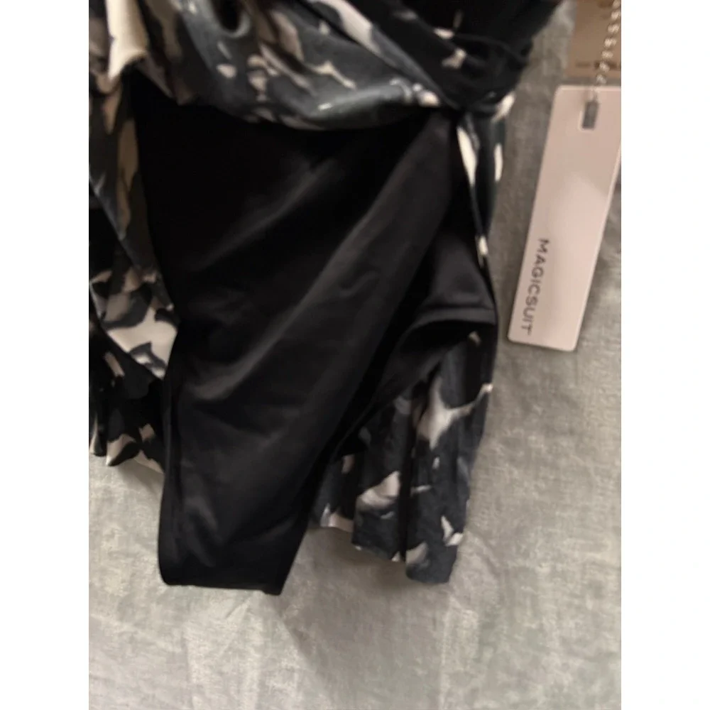 Magicsuit Women Black White Abstract Print Halter Swimsuit dress Sz 14 $186